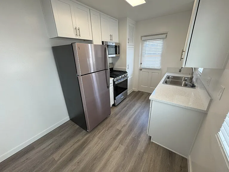 5058-68 Santa Monica Ave #5064.5 — Photo 9