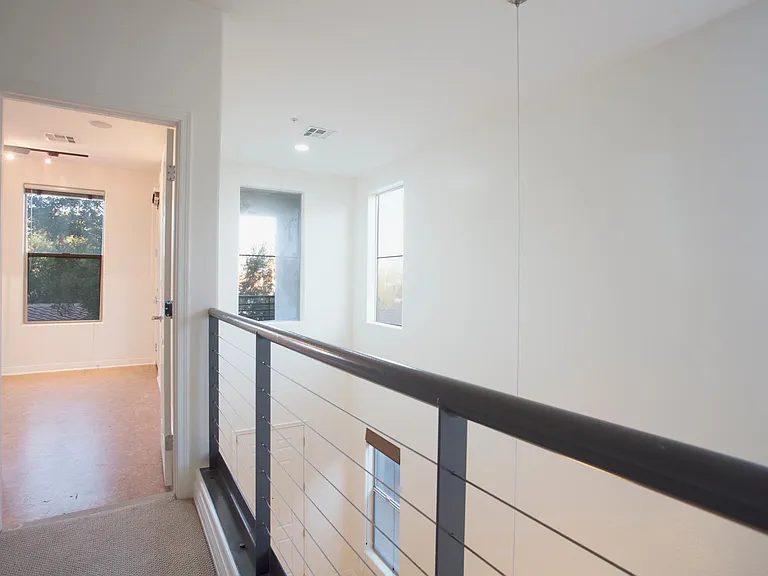 615 E Portland St — Photo 14