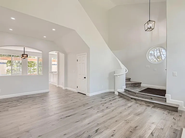 2 Golden Eagle Ct — Photo 2