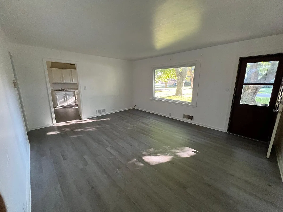 Building Photo - 209 Blakeslee St #9