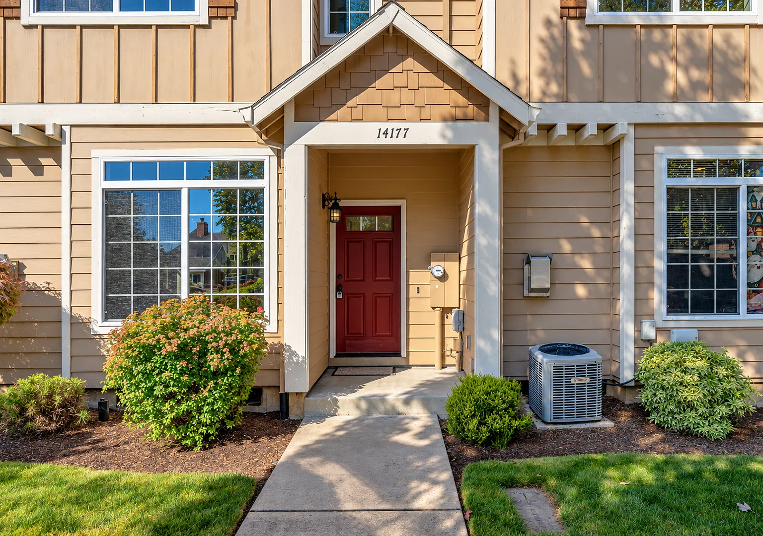 Townhome in Quiet Neighborhood — Photo 2