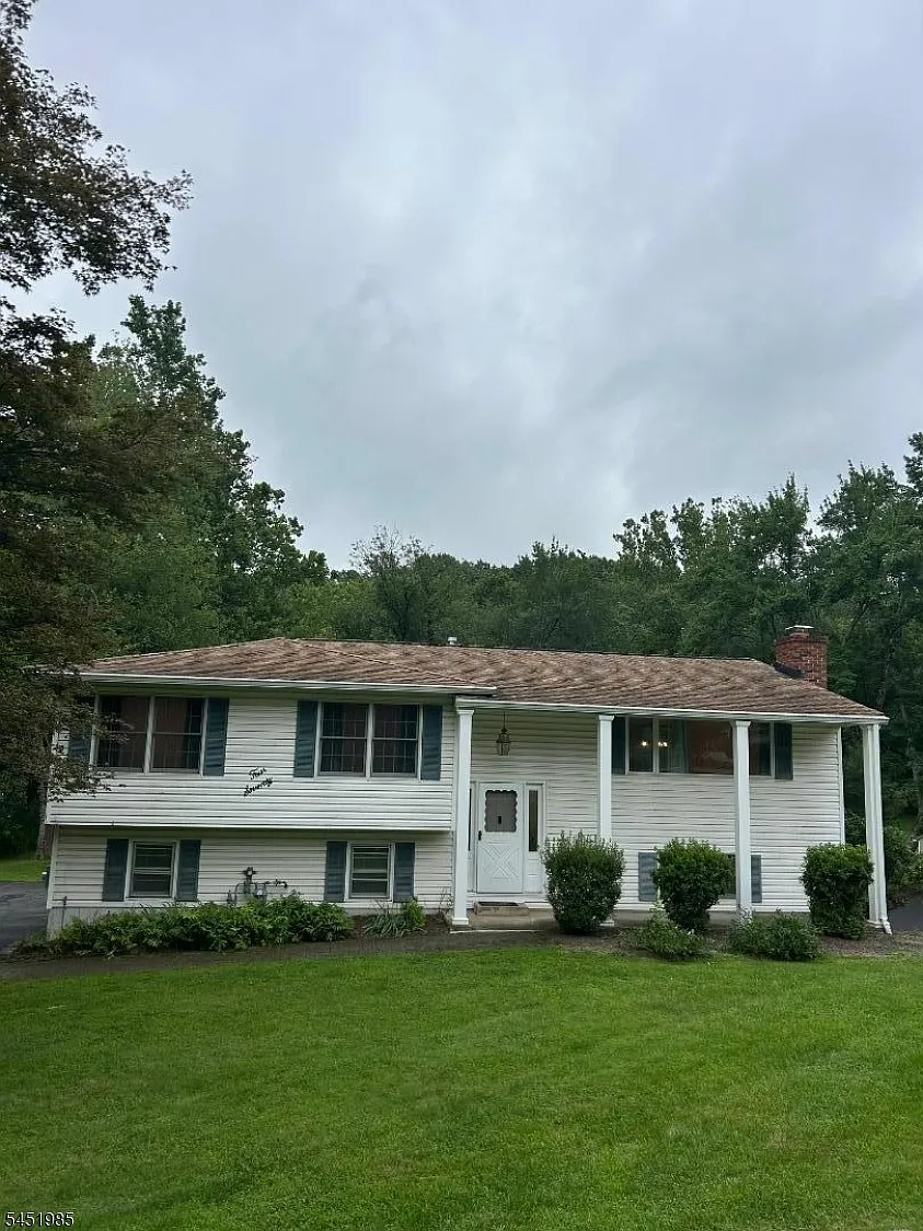 4 bed, 2.5 bath, $3,750 — Photo 1