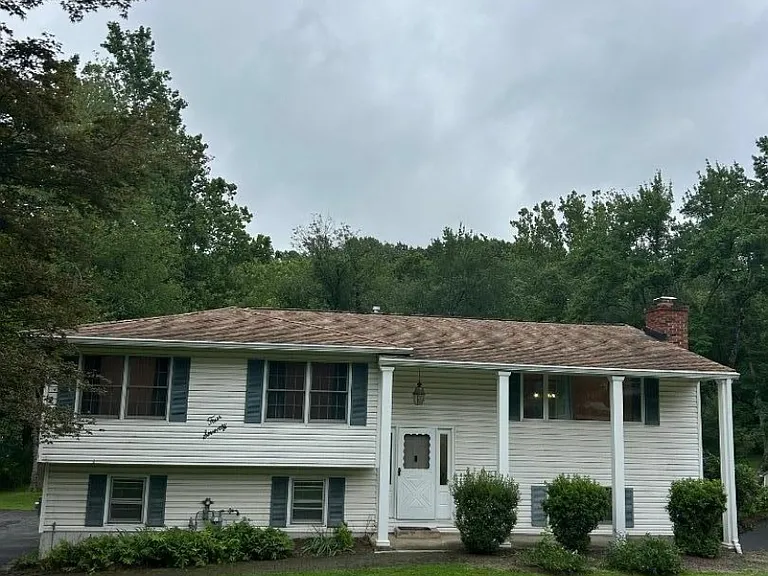 470 Vreeland Ave — Photo 1