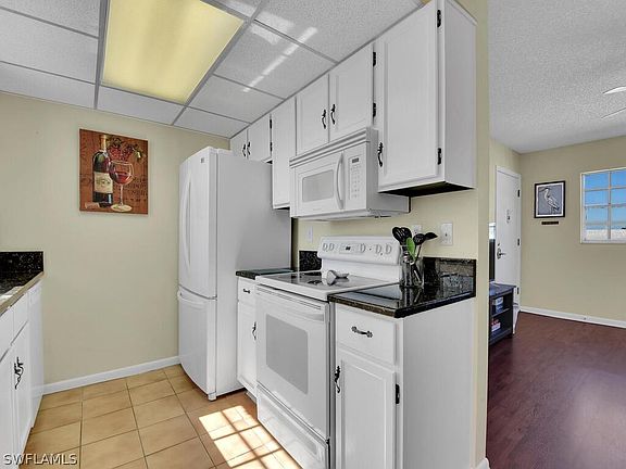 5th image of 1510 Edgewater Cir APT 4C