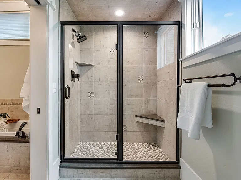 712 Centre Ave #203 — Photo 35
