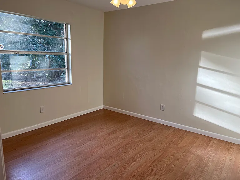 1300 SW 76th Dr — Photo 13