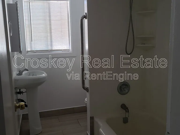 461 E 9th St #461 — Photo 2