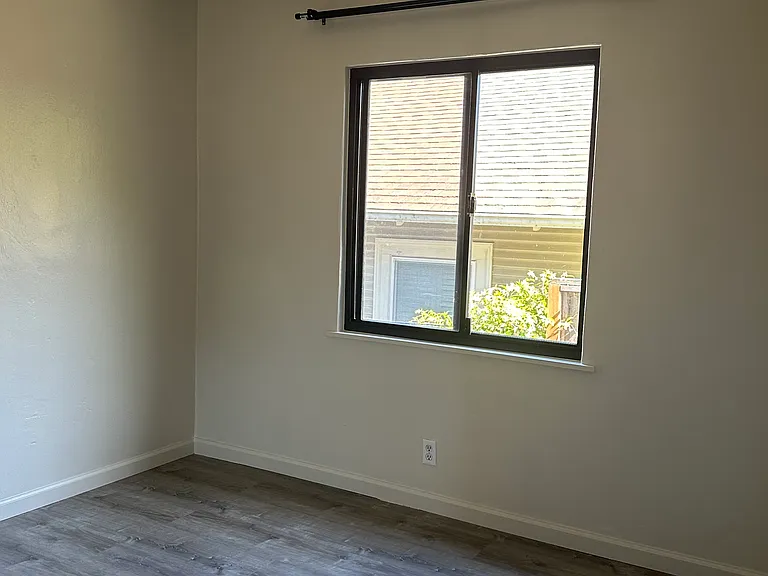1030 Clay St — Photo 5