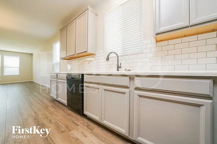 3 bed, 2.0 bath, 2154 sqft, $2,740 — Photo 4