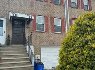 9982 S Canterbury Rd, Philadelphia, PA 19114