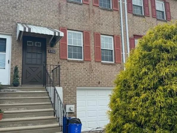 9982 S Canterbury Rd, Philadelphia, PA 19114