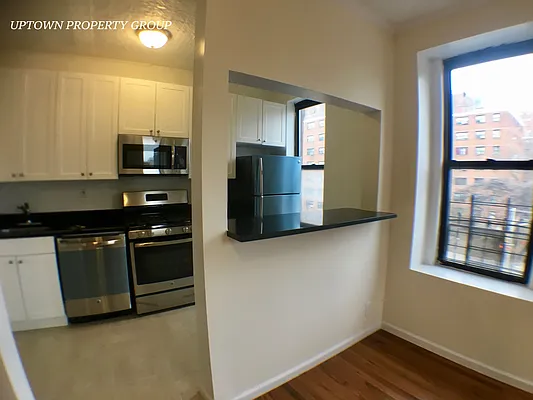 Rented by Uptown Property Group | media 25