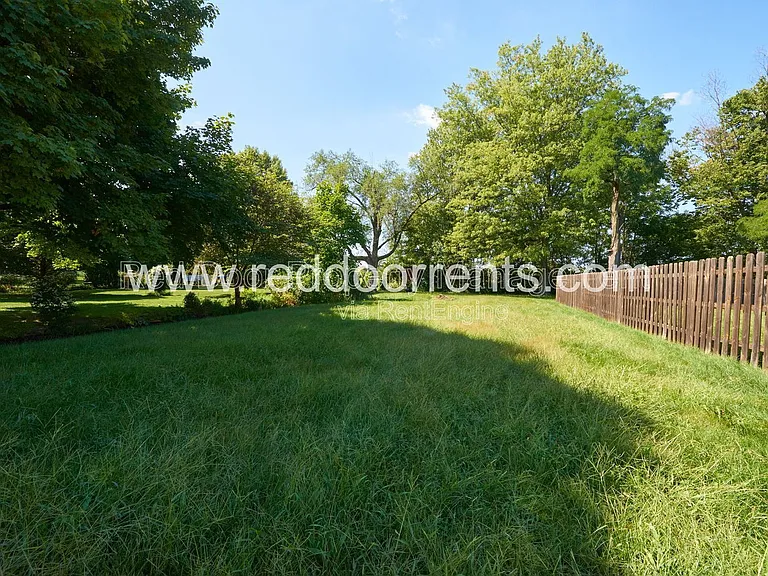 412 N Merrill St — Photo 29