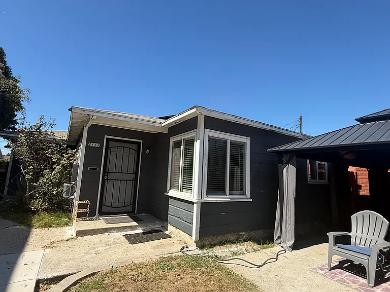2117 Border Ave — Photo 12