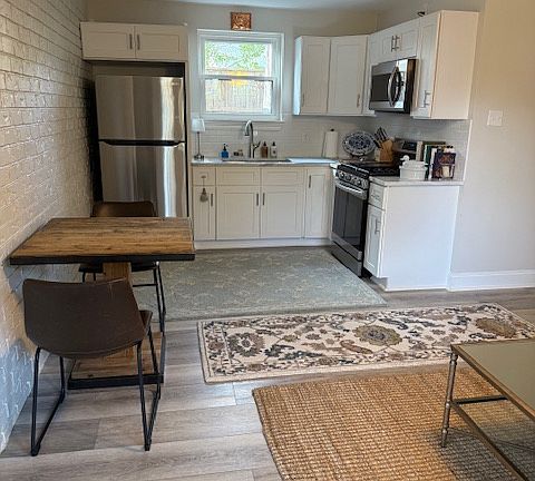 2nd image of 4251 Cypress St #2