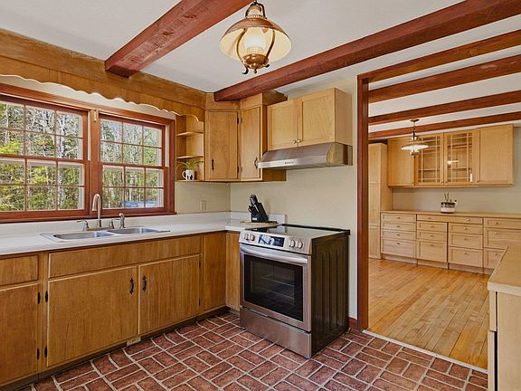5th image of 161 Beech Ridge Road