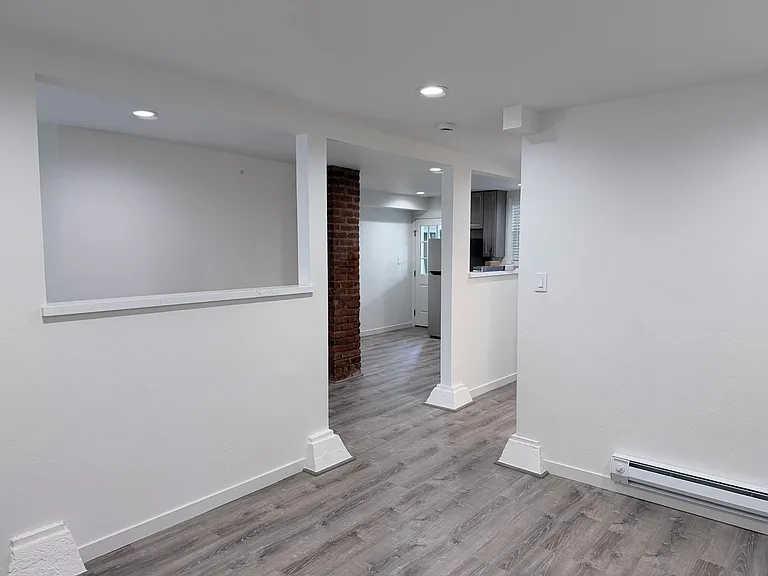 910 York St — Photo 2