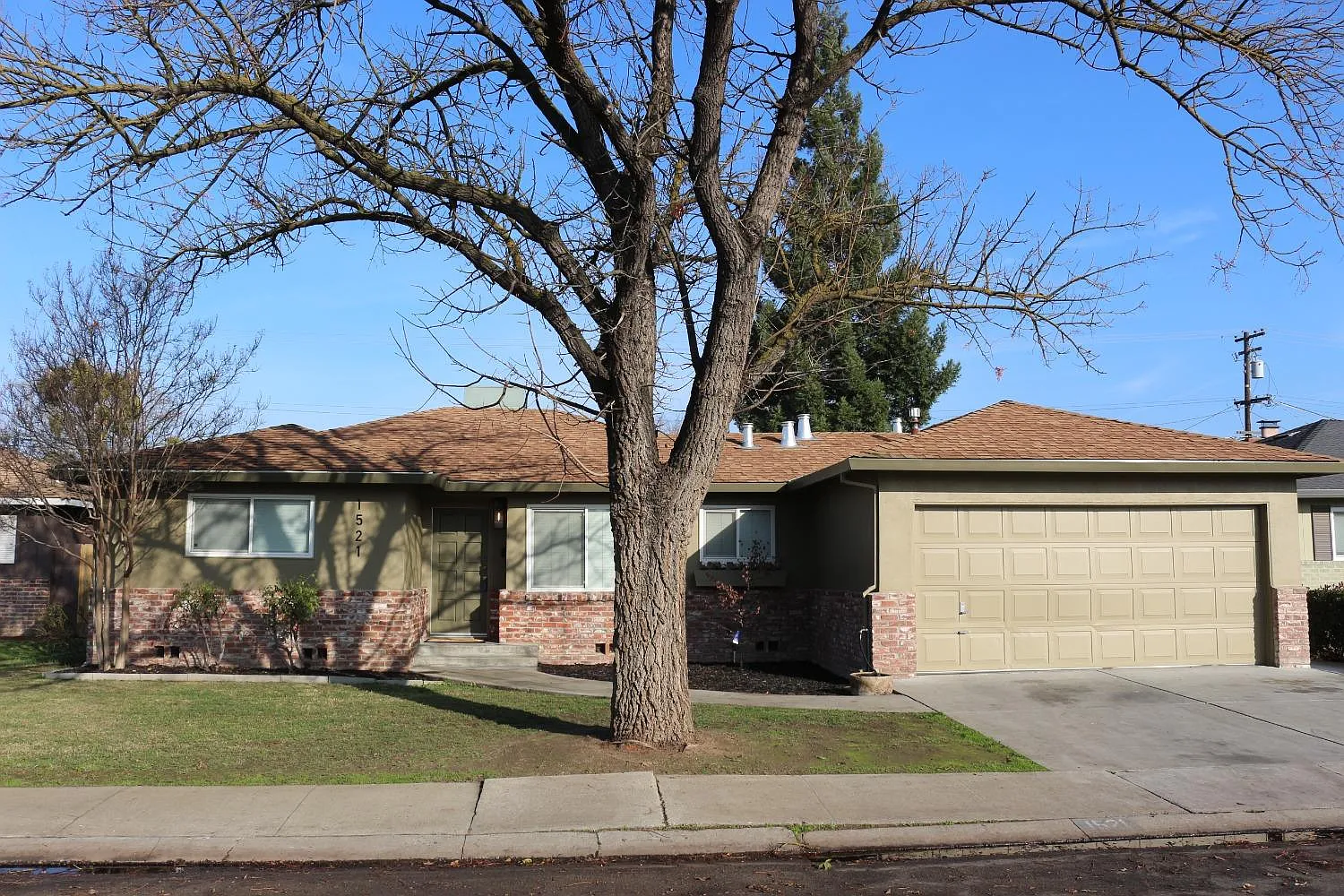1521 Oakwood Dr photo 1