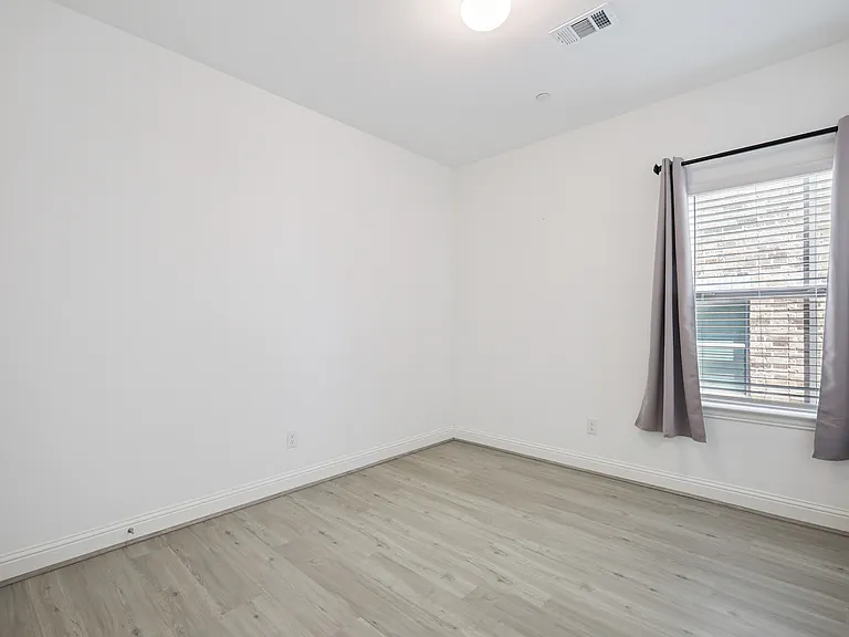 4261 Shavano Dr — Photo 13