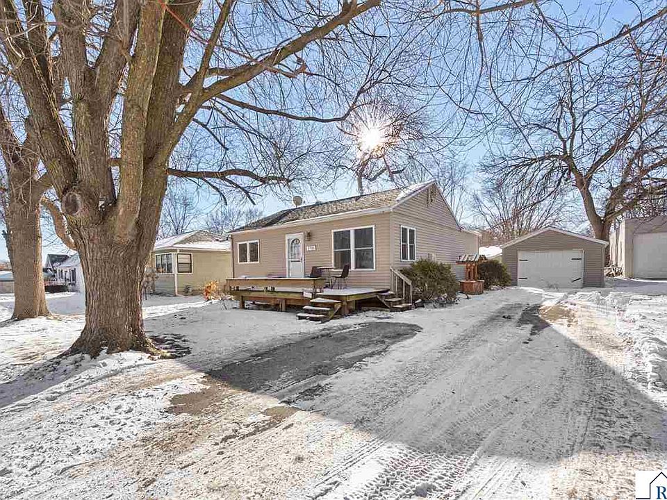 1st image of 716 8th Ave NE