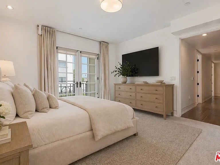 225 S Hamilton Dr #106 — Photo 19