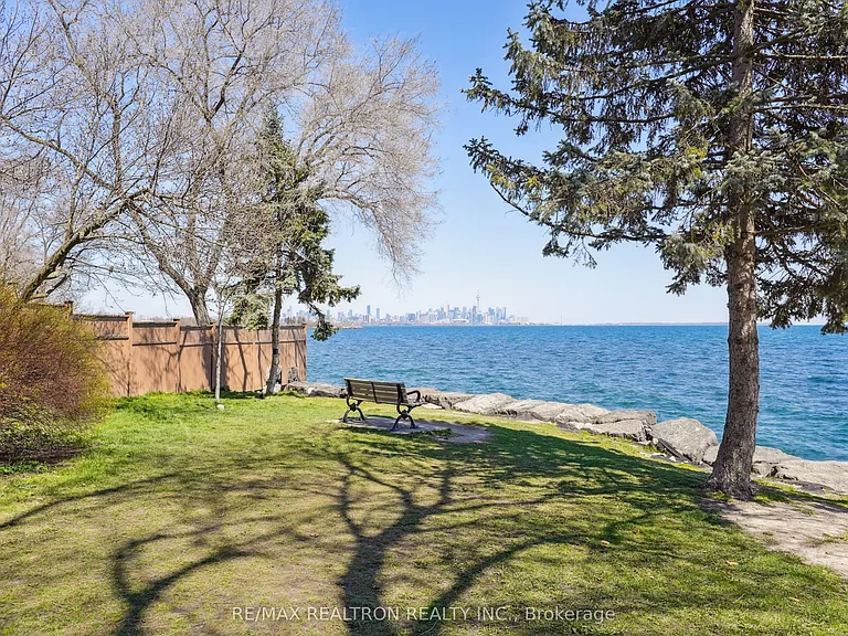 2585 Lake Shore Blvd W — Photo 40