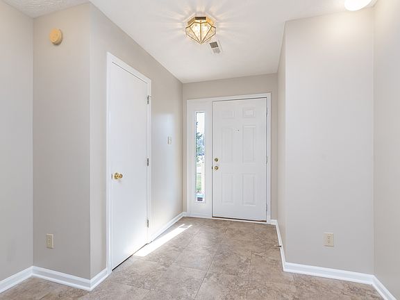 3rd image of 9930 Chinquapin Ct