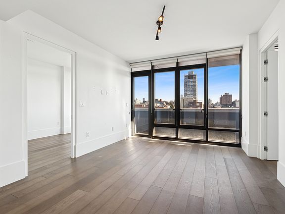 5th image of 429 Kent Ave #907