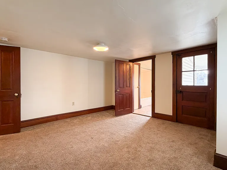 337 Duke St — Photo 13