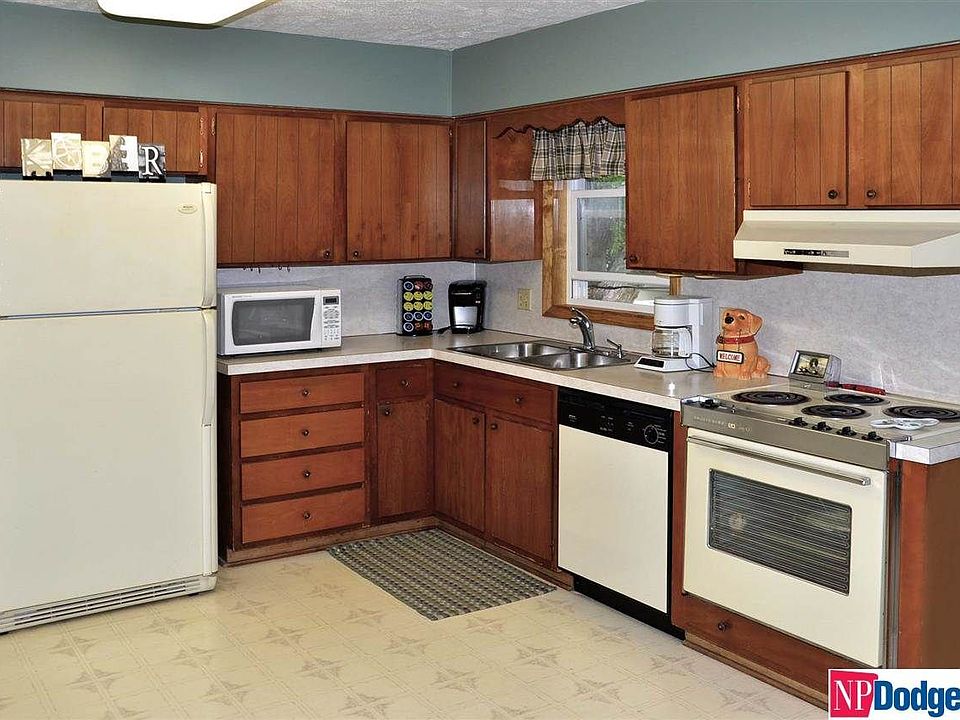 1st image of 3423 S 130th St