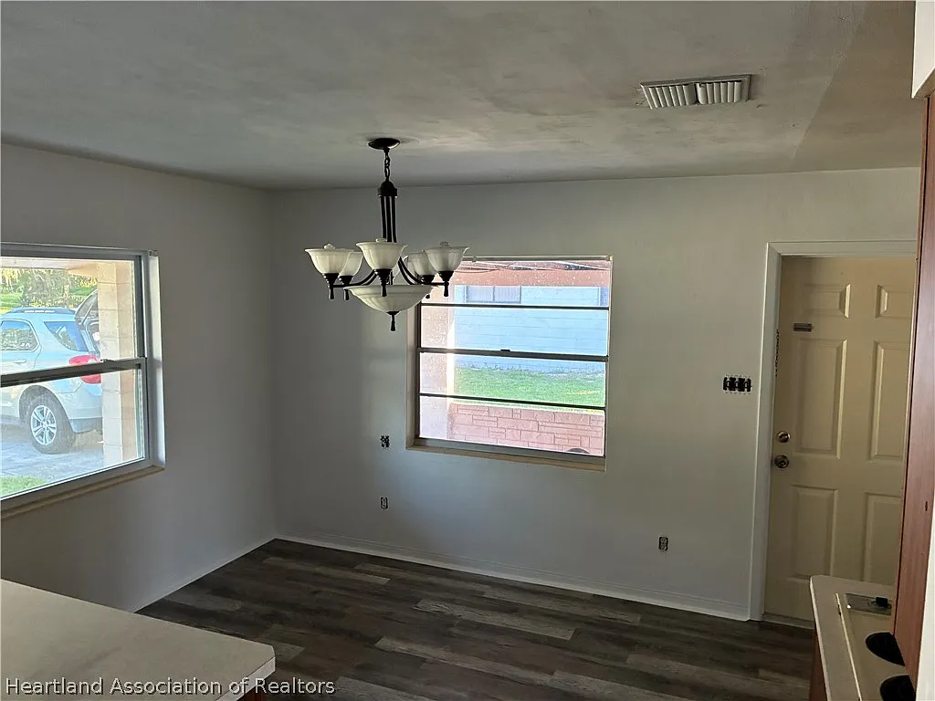 2 bed, 1.0 bath, 1135 sqft, $1,200 — Photo 2
