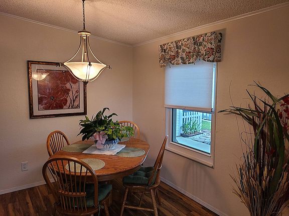 5th image of 651 Royal Oak Dr E
