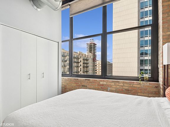 5th image of 525 W Superior St APT 621