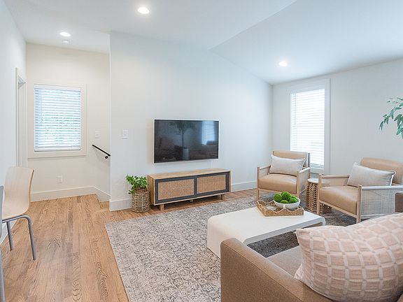 4th image of 245 S 2nd St #201