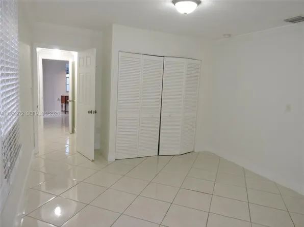 551 E 39th St, Hialeah, FL 33013