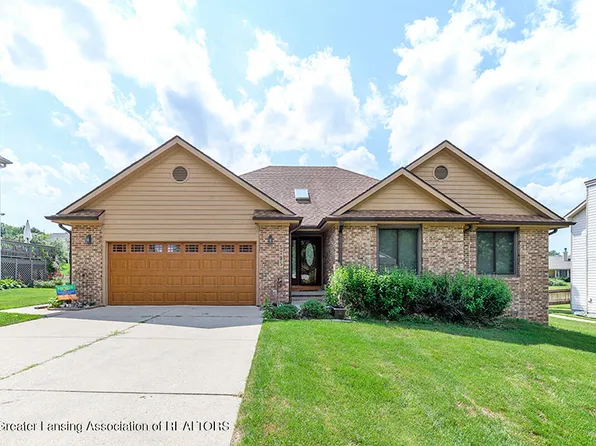 5795 Bent Tree Dr, East Lansing, MI 48823