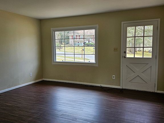 2nd image of 2101 N Oak Ln