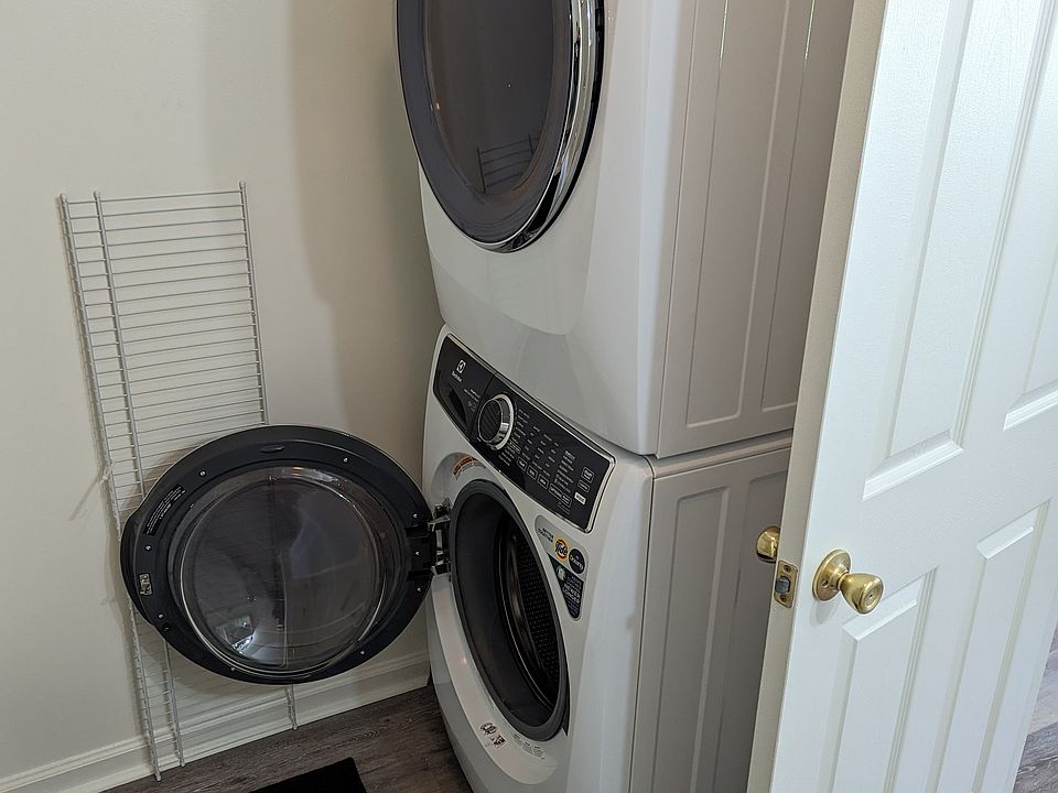 1st image of 652 Hillwood Dr #201