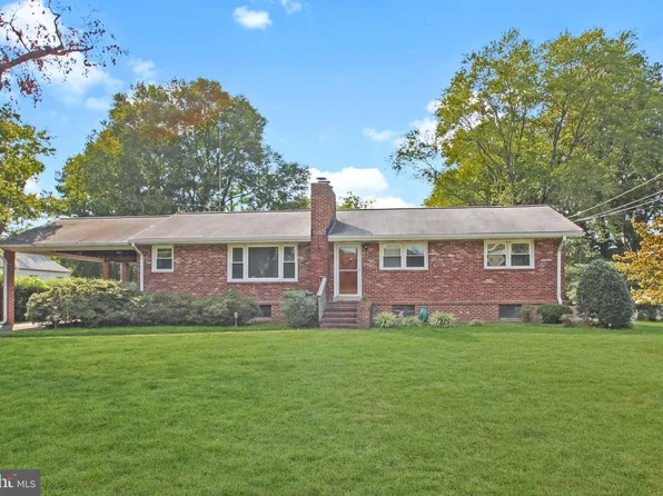 8714 Standish Rd, Alexandria, VA 22308