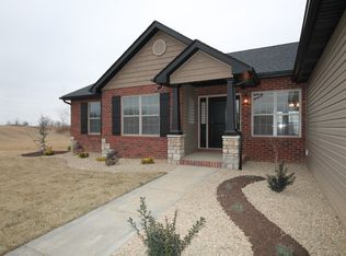 4811 Red Oak Dr, Waterloo, IL 62298