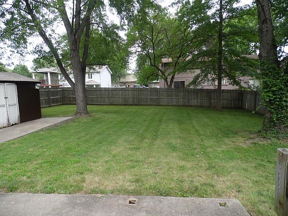 Spacious fully fenced backyard