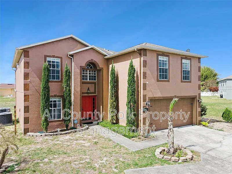 4 bed, 2.5 bath, 2817 sqft, $2,150 — Photo 2