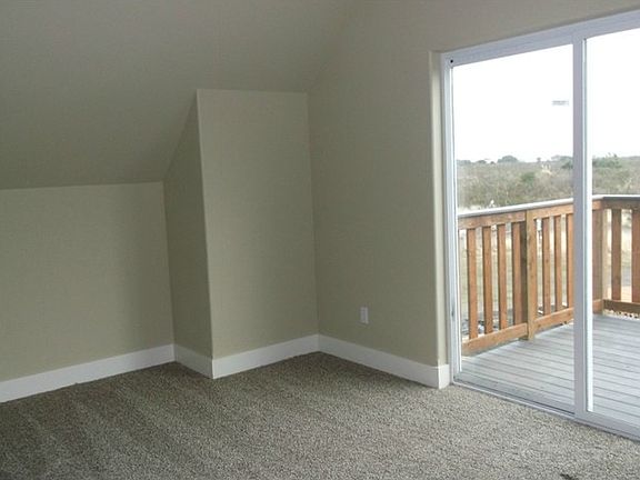 2nd image of 324 Marina Ct SE #B