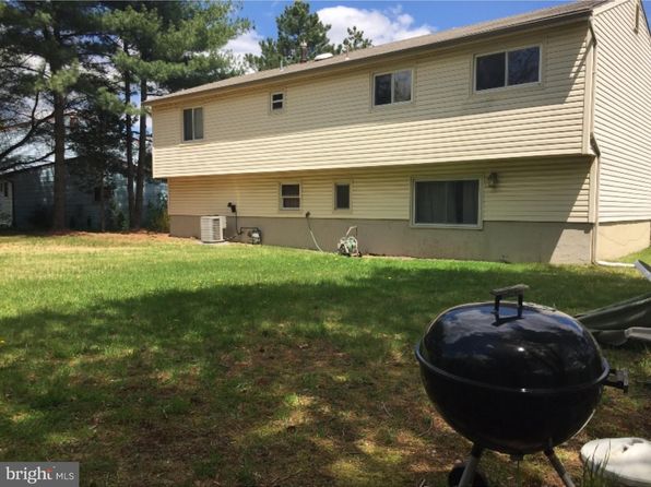 1030 Brown Ln, Clayton, NJ 08312