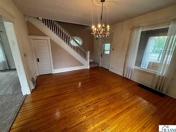 2nd image of 607 N Minnesota Ave