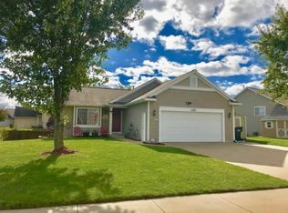 320 Summer Cir SE, Grand Rapids, MI 49548