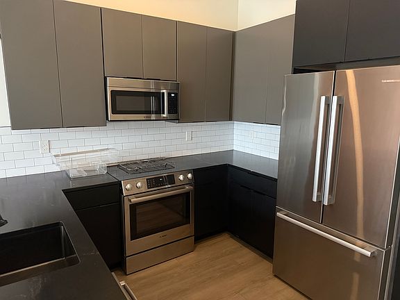 3rd image of 1240 Oak St #3
