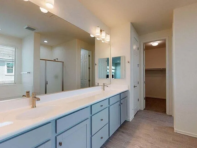 1107 S Vine St — Photo 14