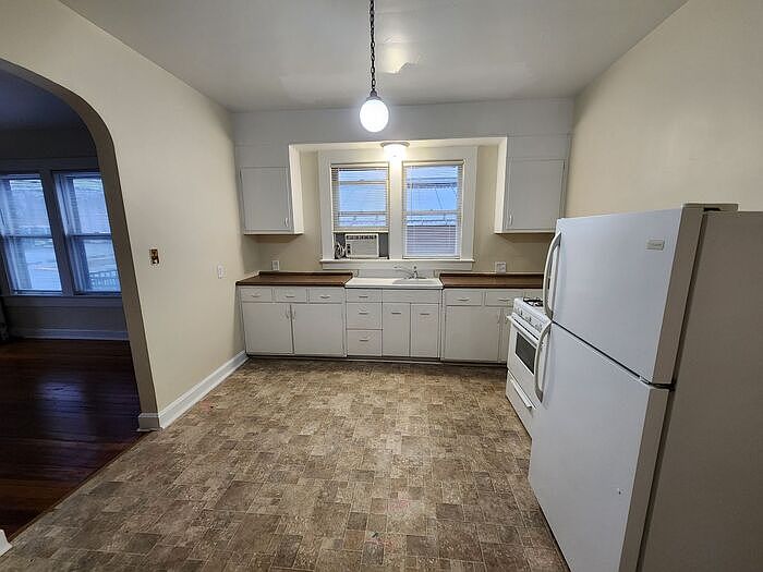 2nd image of 720 Walnut St APT 1