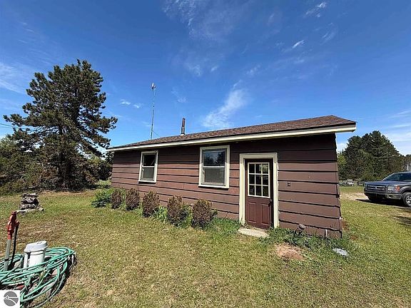 3rd image of 13158 Cinder Rd